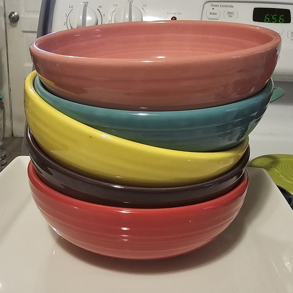 New Fiesta Medium Bistro Bowl Sunflower Yellow 38 Ounces - Picture 2 of 5